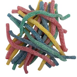 Bâtonnets de gomme aux fruits mélangés.